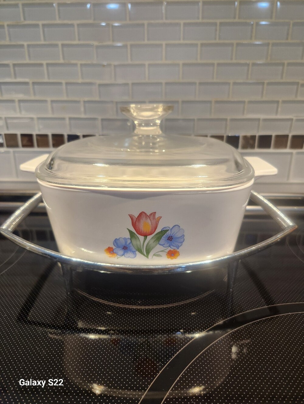 Vintage "Fresh Cut" Tulip Pattern Of Corningware White Pyroceram Casserole